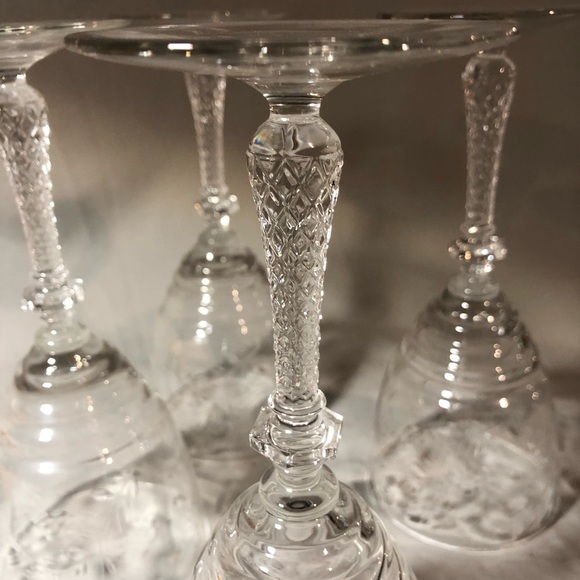 Elegant Clear Wine Libbey Glass Set of 4 - Picture 7 of 8